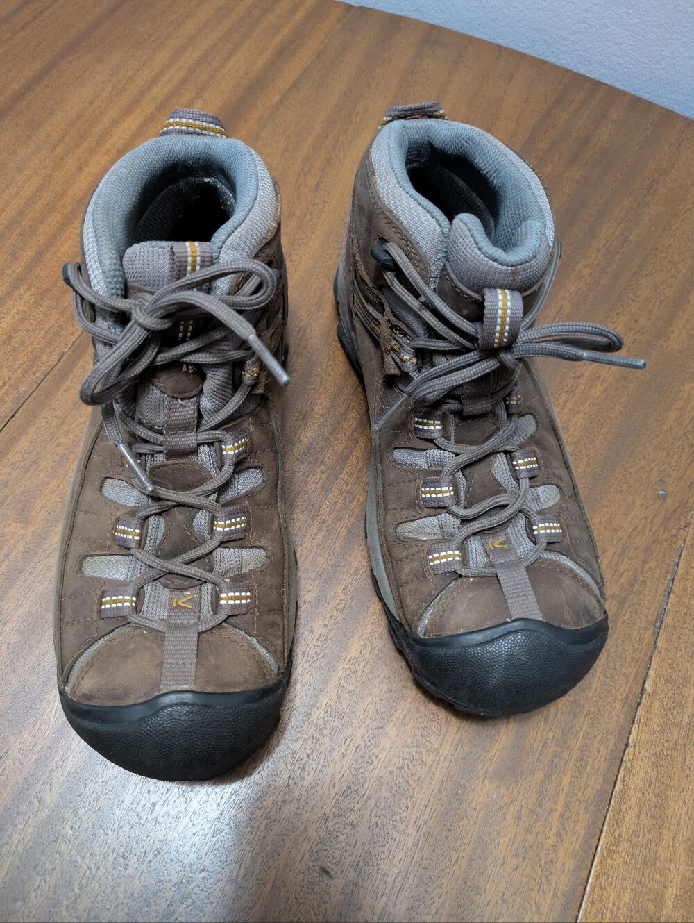 Keen Targhee II Mid Waterproof Womens Hiking Boots.  Size 8.5.  Worn Once.